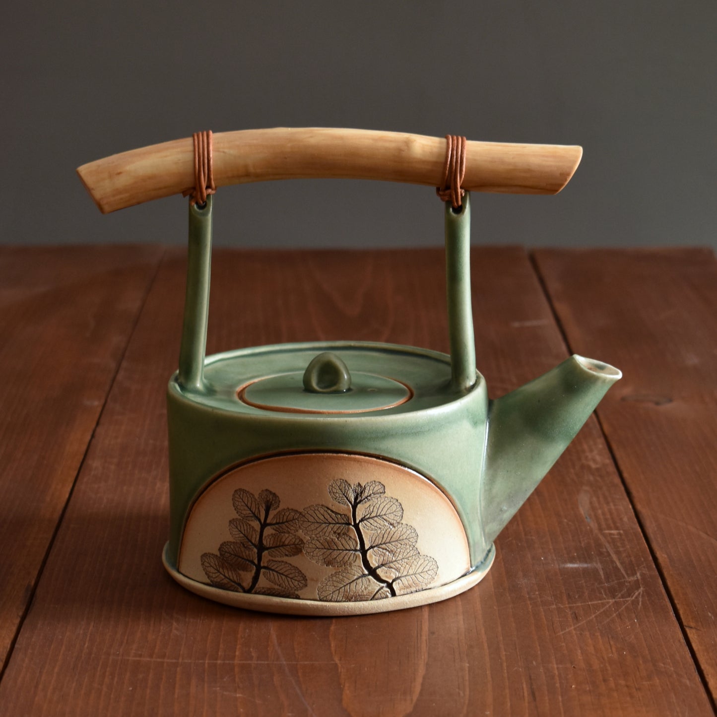 Medium Arch Teapot with Spearmint - Evergreen