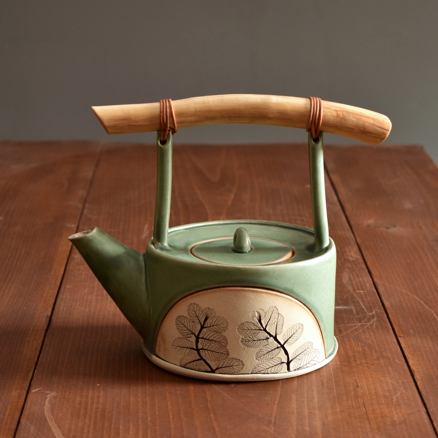 Medium Arch Teapot with Spearmint - Evergreen