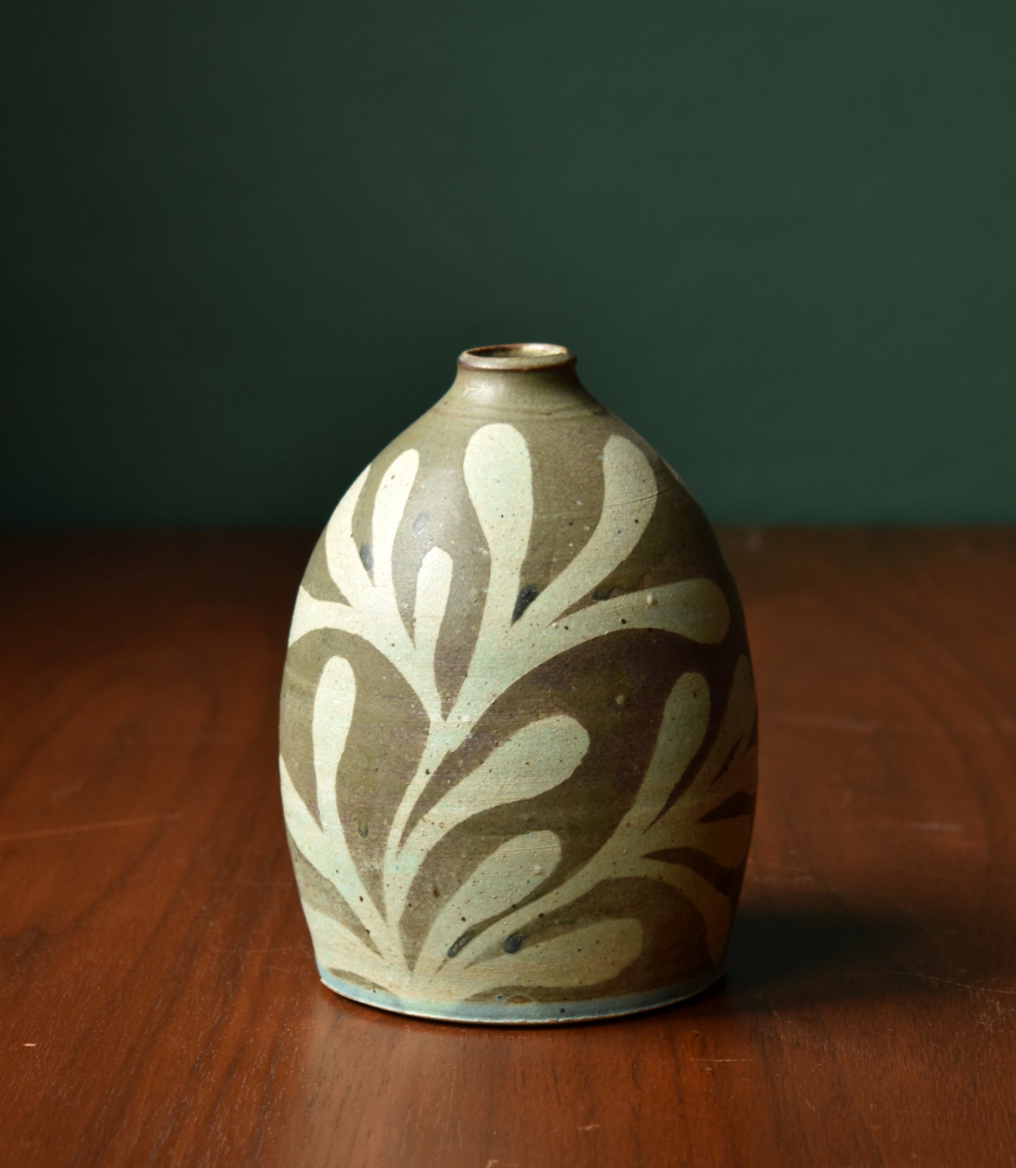 Bottle Vase in Dark Green 2.