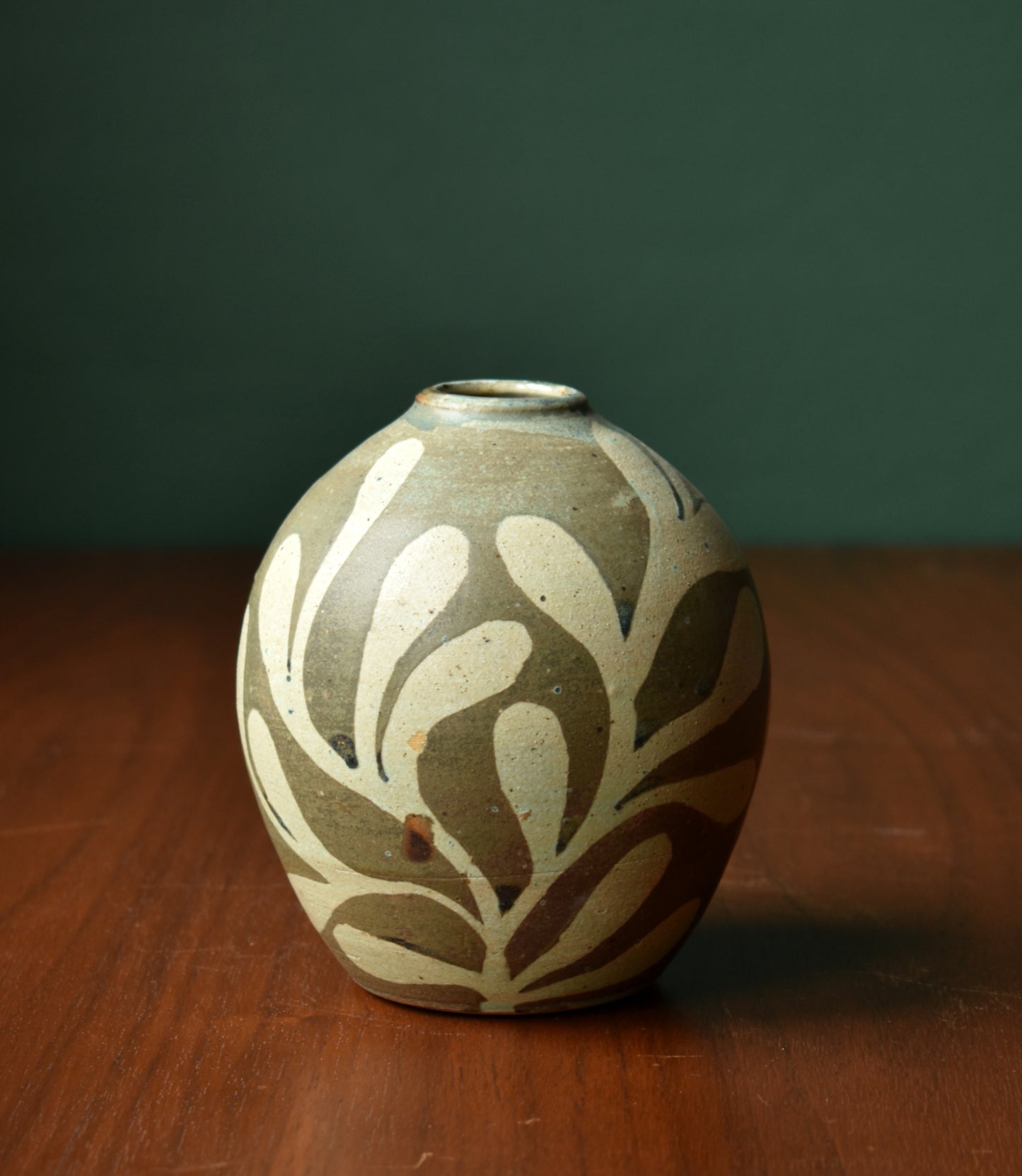 Bottle Vase in Dark Green 1.