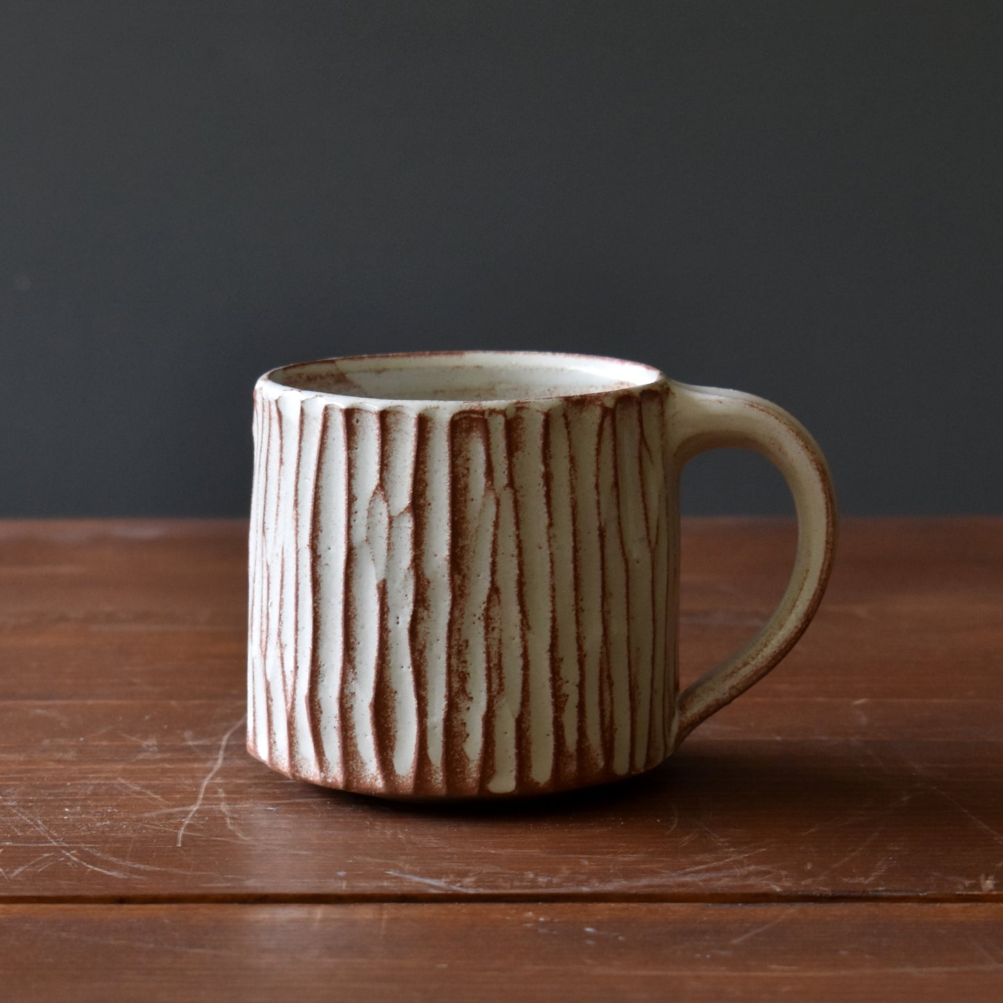 Carved Mug in Cream/Rust