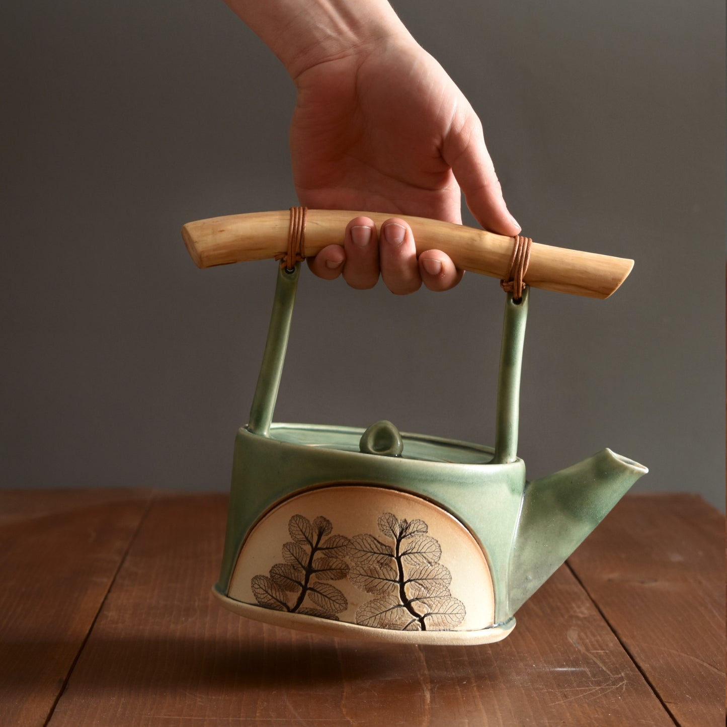 Medium Arch Teapot with Spearmint - Evergreen
